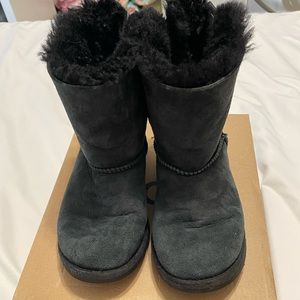 Used Bailey bow Uggs for girls in black size 13.